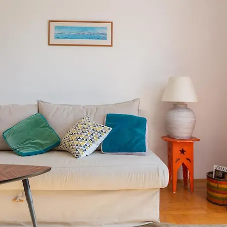 Fabula - W Balcony 4 Min Walk To Apartment *