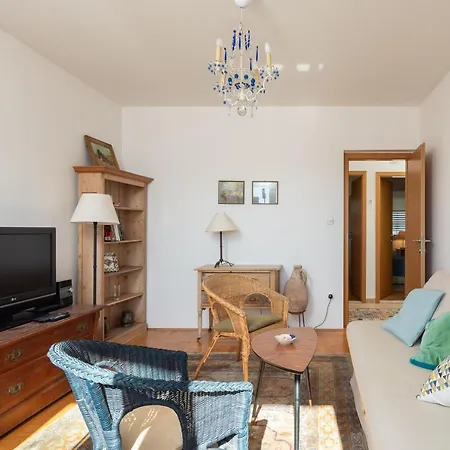 Apartment Fabula - W Balcony 4 Min Walk To