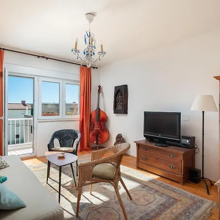 Fabula - W Balcony 4 Min Walk To *
