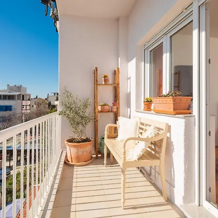Apartment Fabula - W Balcony 4 Min Walk To