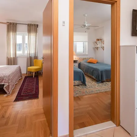 Fabula - W Balcony 4 Min Walk To Apartment
