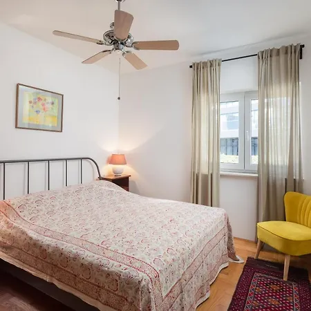 Fabula - W Balcony 4 Min Walk To Apartment *