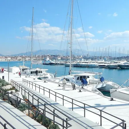 Fabula - W Balcony 4 Min Walk To Apartment